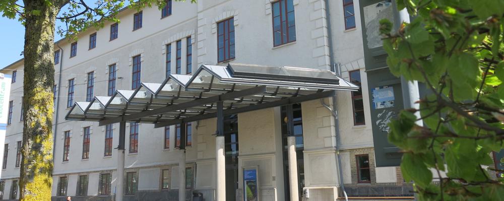 The outside of the building of the secretariat.